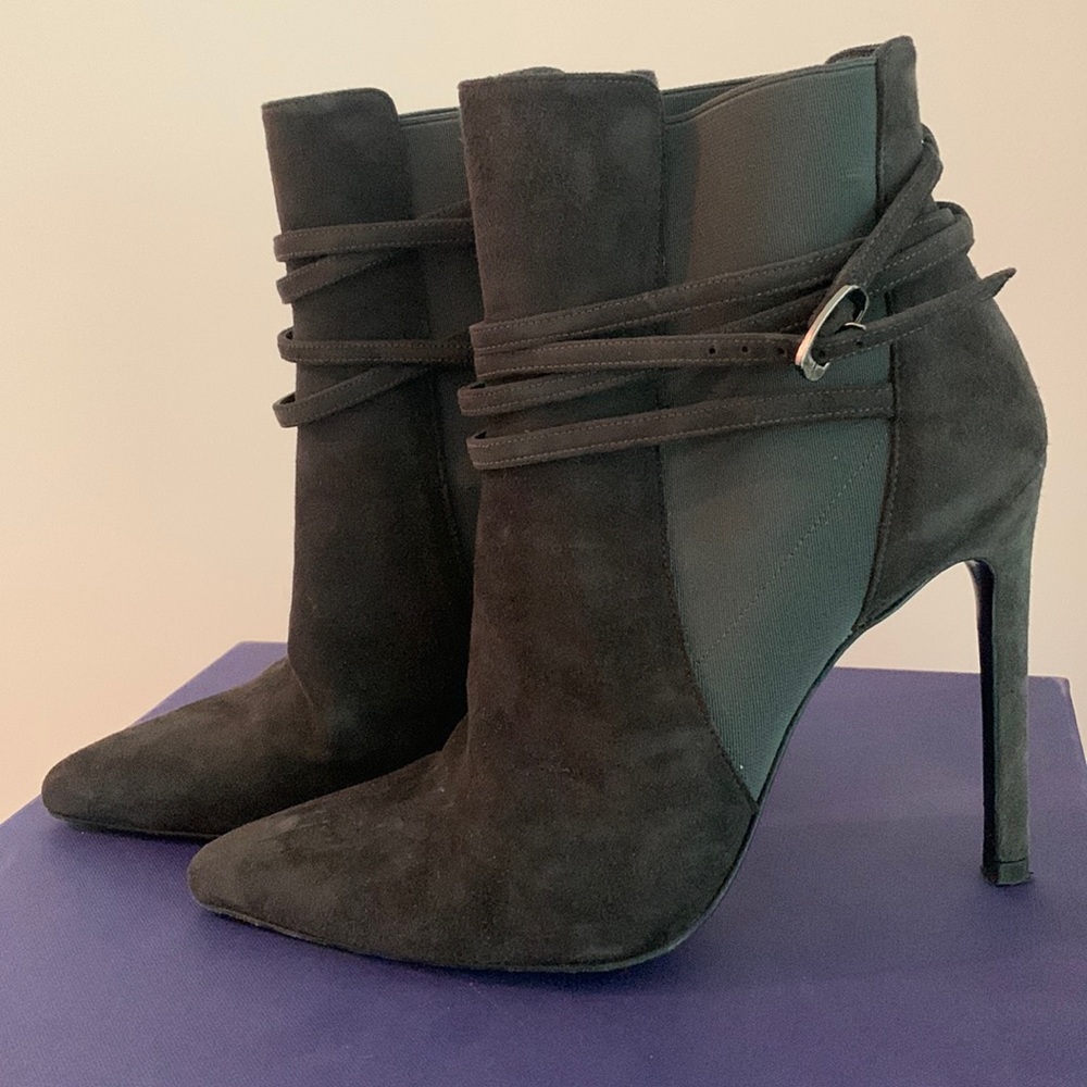 Beautiful Stuart Weitzman Stiletto Suede Booties size 6